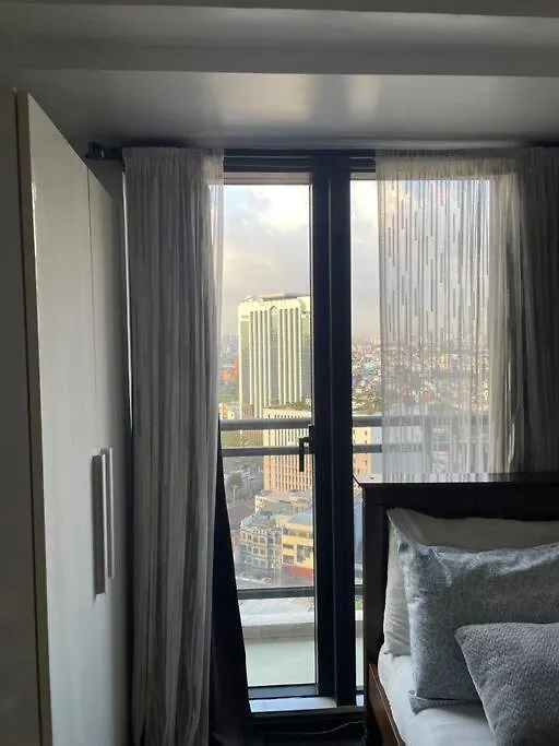 Studio At Makati Center With Fast Net, Netflix And 40In Tv Manila 0*,