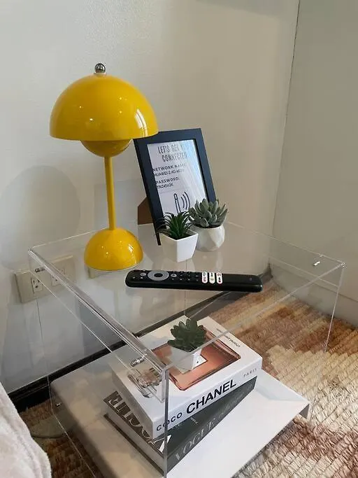 Studio At Makati Center With Fast Net, Netflix And 40In Tv Manila