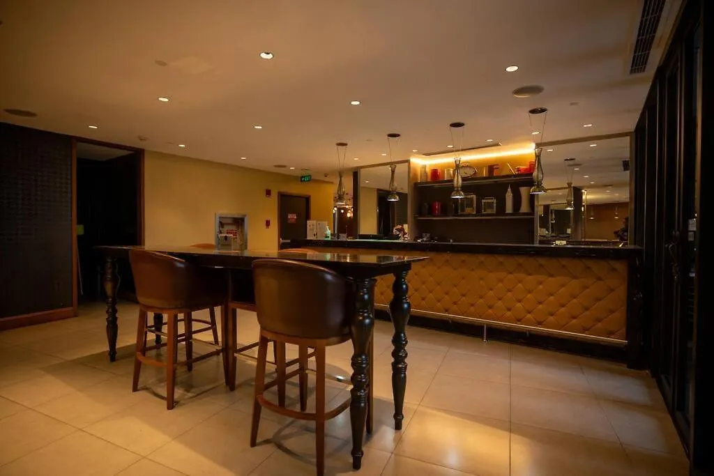 Apartmán Studio At Makati Center With Fast Net, Netflix And 40In Tv Manila