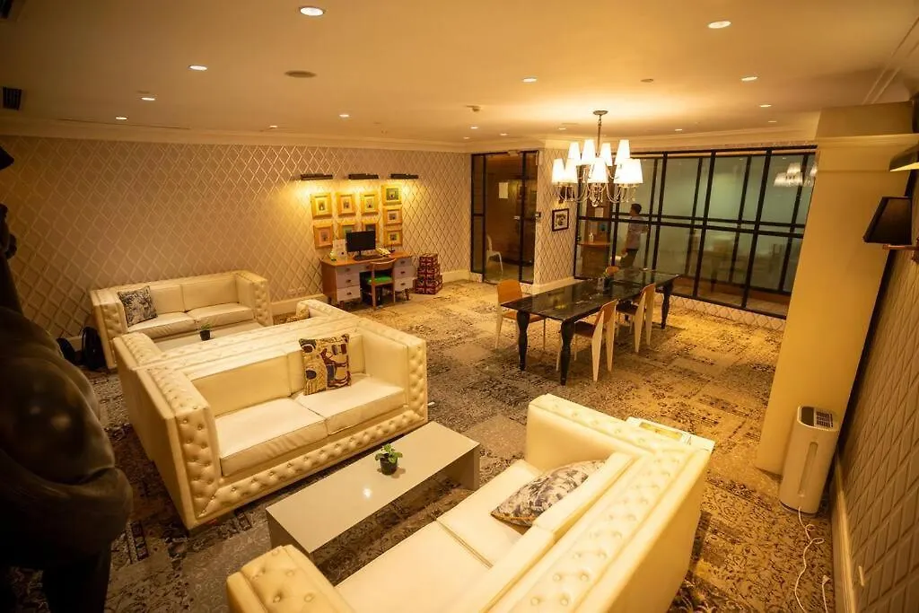 Studio At Makati Center With Fast Net, Netflix And 40In Tv Manila 0*,  Filipíny