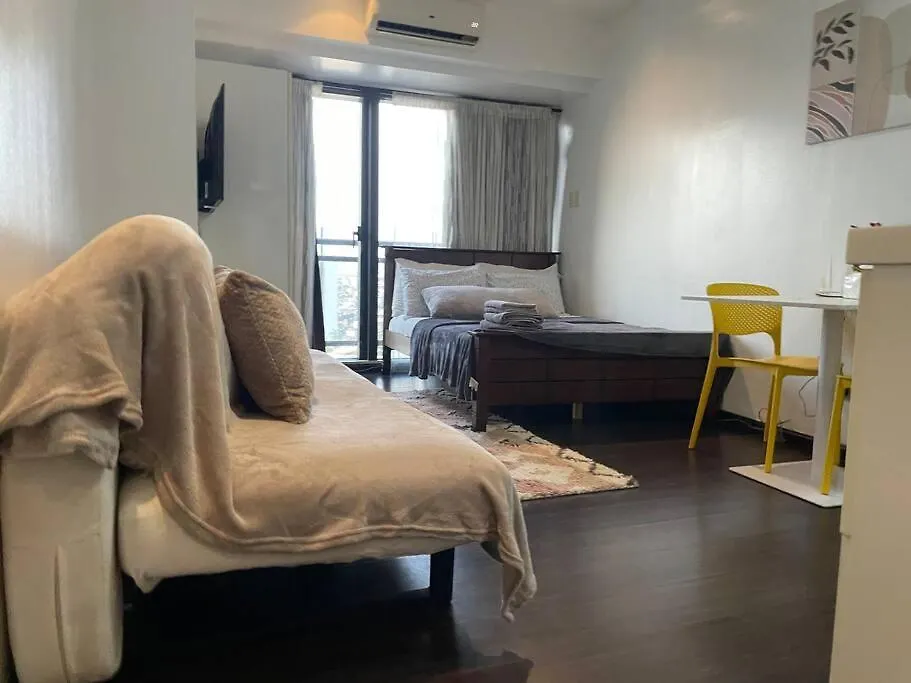 Studio At Makati Center With Fast Net, Netflix And 40In Tv Manila 0*,