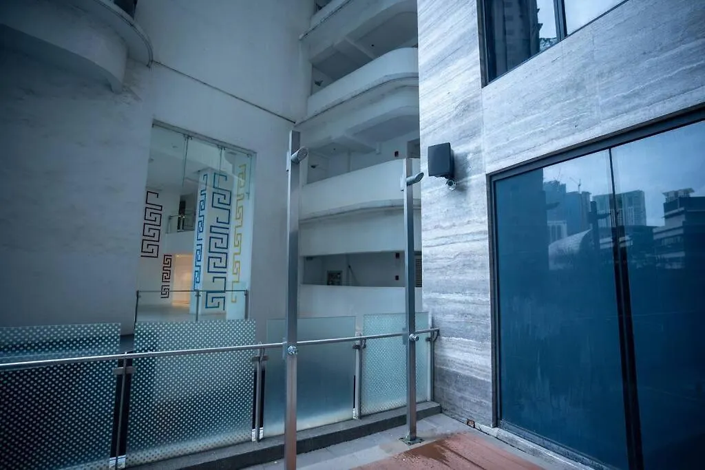 Apartmán Studio At Makati Center With Fast Net, Netflix And 40In Tv Manila
