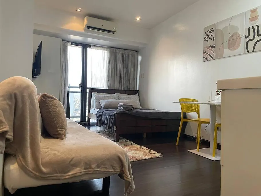 Studio At Makati Center With Fast Net, Netflix And 40In Tv Manila