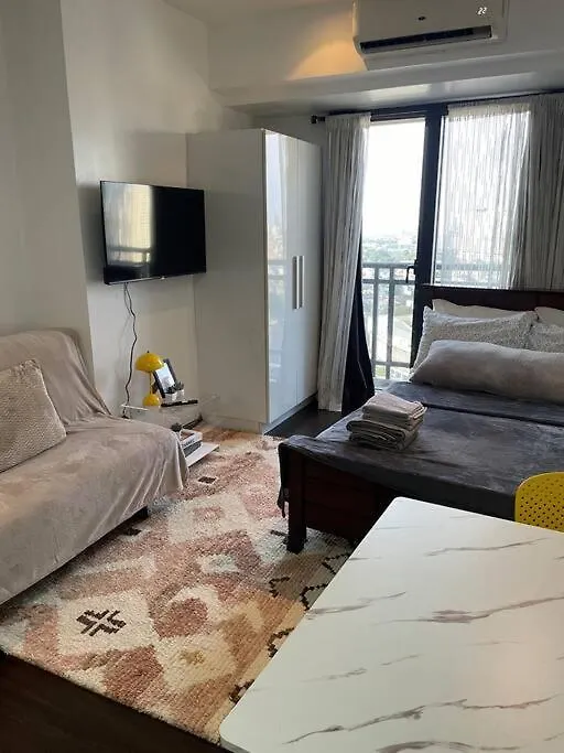Studio At Makati Center With Fast Net, Netflix And 40In Tv Manila Apartment