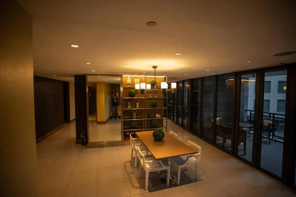 Studio At Makati Center With Fast Net, Netflix And 40In Tv Manila Apartment