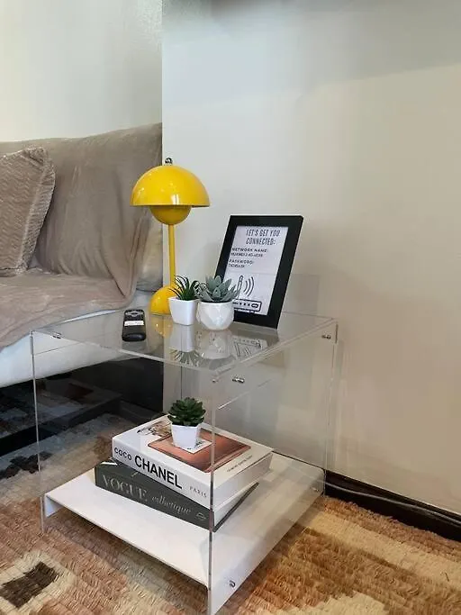 Studio At Makati Center With Fast Net, Netflix And 40In Tv Manila