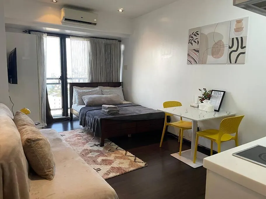 Studio At Makati Center With Fast Net, Netflix And 40In Tv Manila Philippines