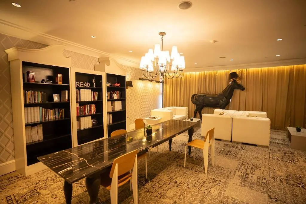 Studio At Makati Center With Fast Net, Netflix And 40In Tv Manila