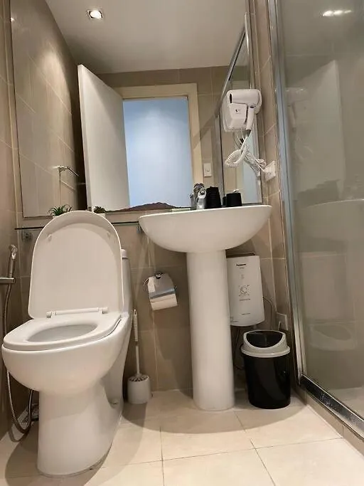 Studio At Makati Center With Fast Net, Netflix And 40In Tv Manila Apartment