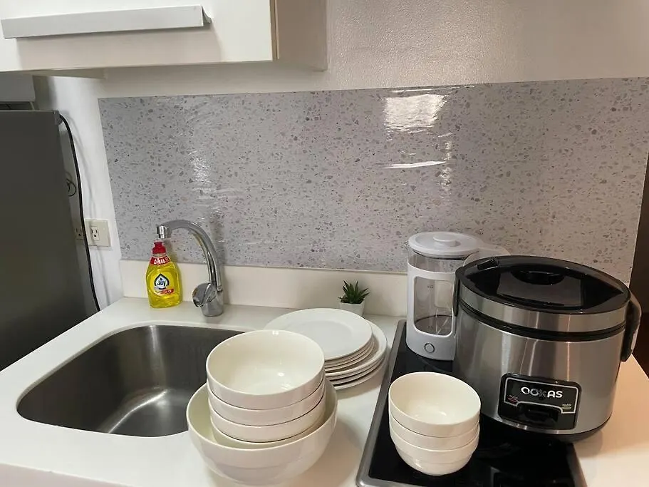 Apartment Studio At Makati Center With Fast Net, Netflix And 40In Tv Manila